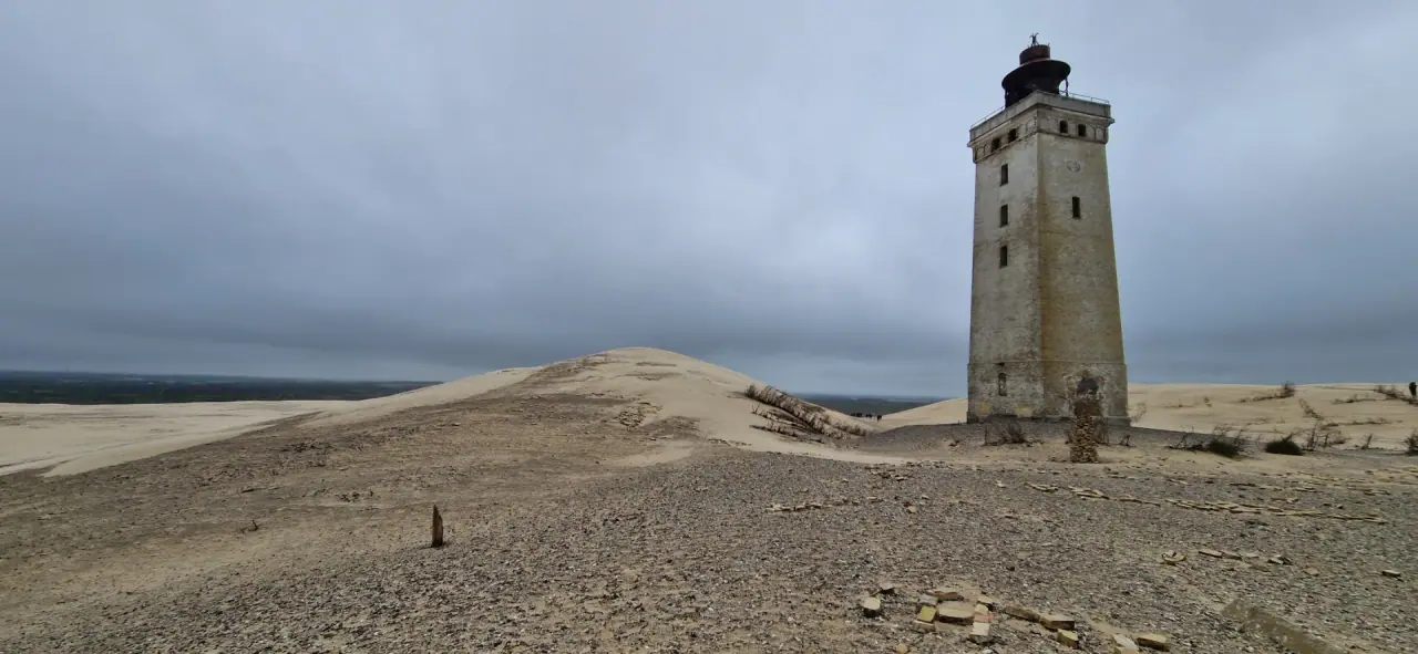Leuchtturm in einer Wanderdüne